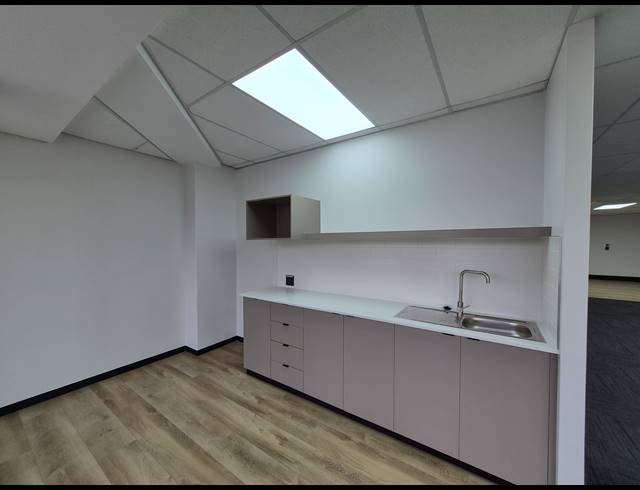 194M² OFFICE TO LET IN SANDOWN